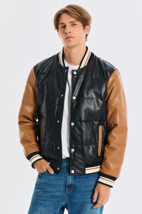 утепленная кожаная куртка с капюшоном от бренда снежная королева вид слева