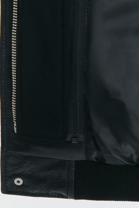 утепленная кожаная куртка с капюшоном по цене 13450 руб вид справа