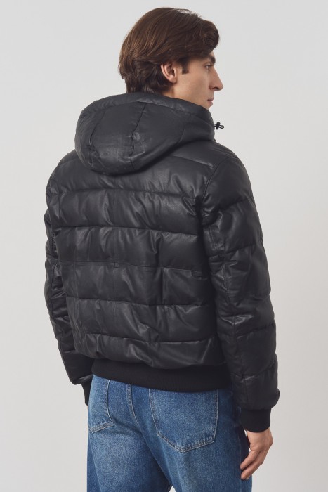 утепленная кожаная куртка с капюшоном из россии вид сбоку