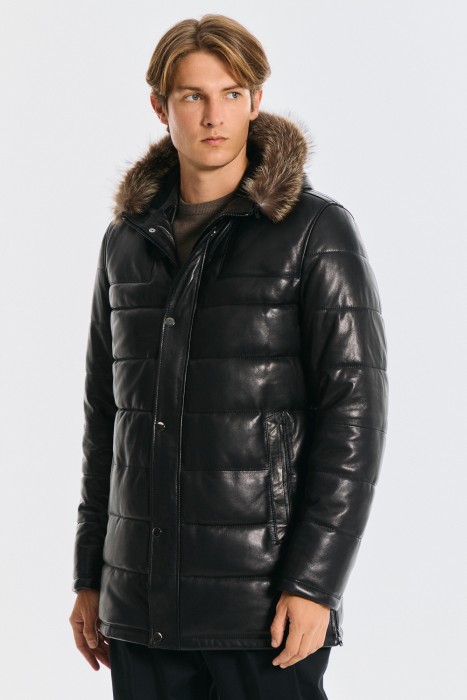 утепленная кожаная куртка с капюшоном от бренда снежная королева вид слева