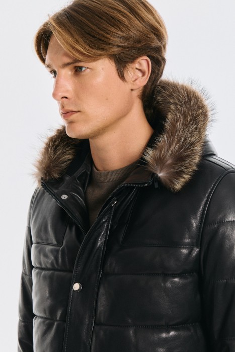 утепленная кожаная куртка с капюшоном из россии вид сбоку