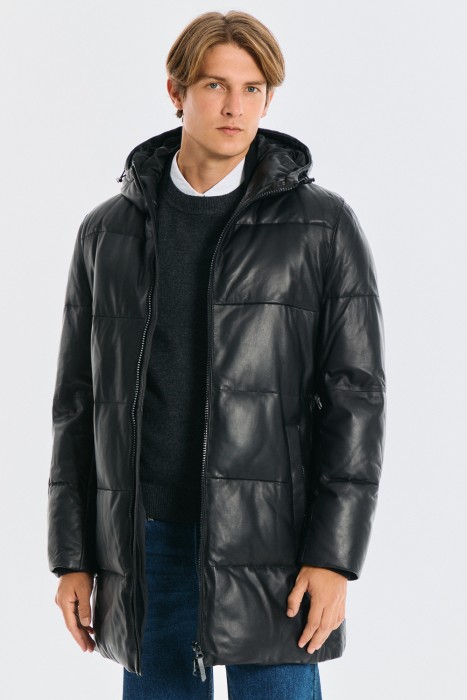 утепленная кожаная куртка с капюшоном от бренда снежная королева вид слева