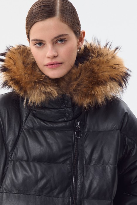 утепленная кожаная куртка с капюшоном по цене 21200 руб вид справа