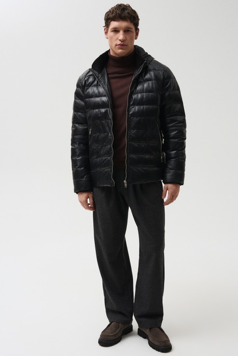 утепленная кожаная куртка с капюшоном от бренда снежная королева вид слева