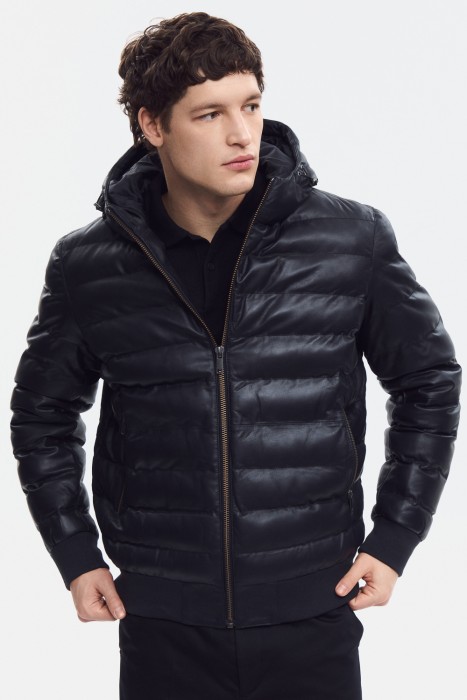 утепленная кожаная куртка с капюшоном от бренда снежная королева вид слева