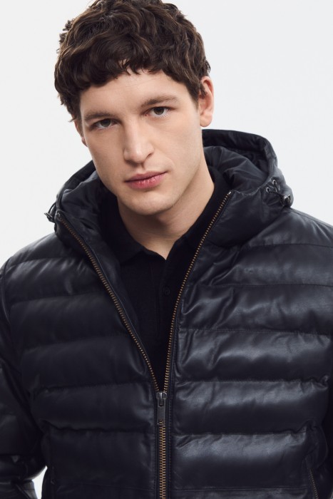 утепленная кожаная куртка с капюшоном из россии вид сбоку