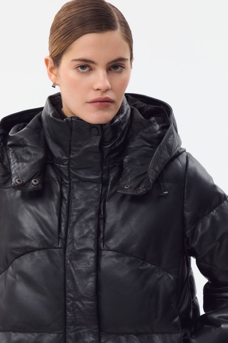утепленная кожаная куртка с капюшоном из россии вид сбоку