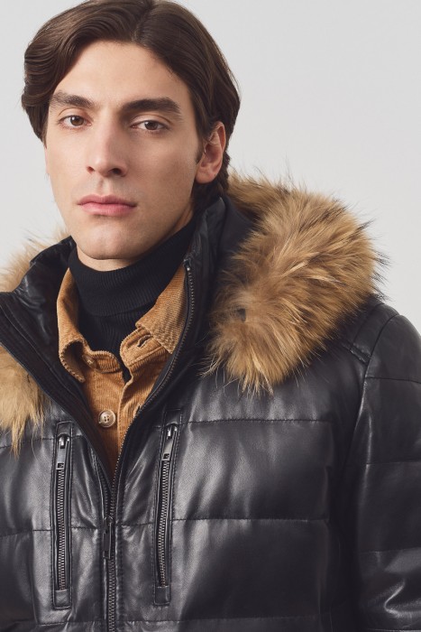 утепленная кожаная куртка с капюшоном из россии вид сбоку