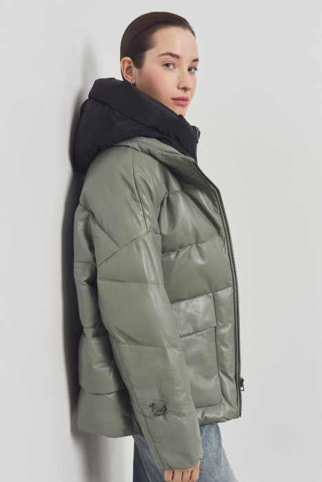 утепленная кожаная куртка с капюшоном от бренда снежная королева вид слева