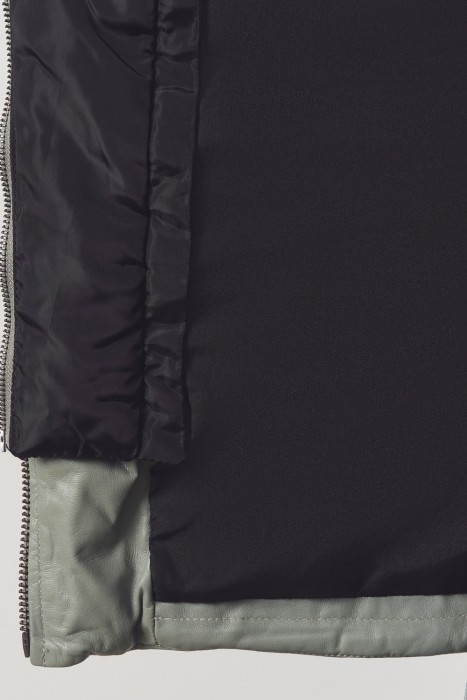 утепленная кожаная куртка с капюшоном по цене 12870 руб вид справа