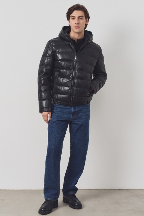 утепленная кожаная куртка с капюшоном от бренда снежная королева вид слева