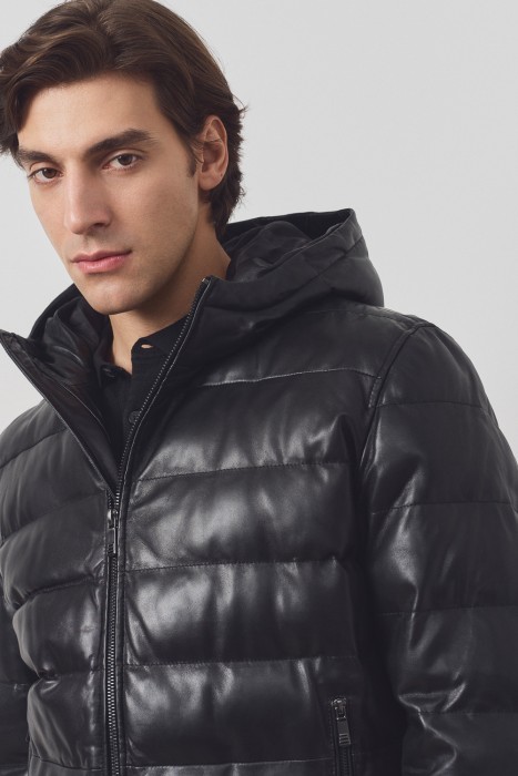 утепленная кожаная куртка с капюшоном из россии вид сбоку