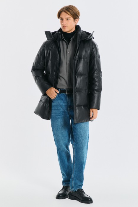 утепленная кожаная куртка с капюшоном от бренда снежная королева вид слева