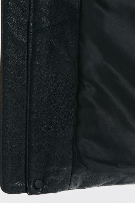 утепленная кожаная куртка с капюшоном по цене 13540 руб вид справа