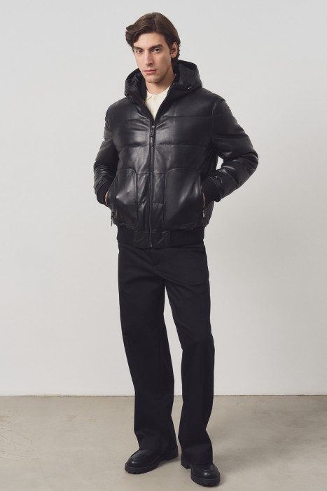 утепленная кожаная куртка с капюшоном от бренда снежная королева вид слева