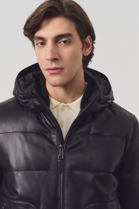 утепленная кожаная куртка с капюшоном из россии вид сбоку