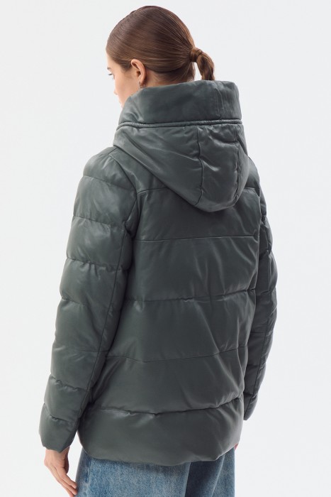 утепленная кожаная куртка с капюшоном из россии вид сбоку