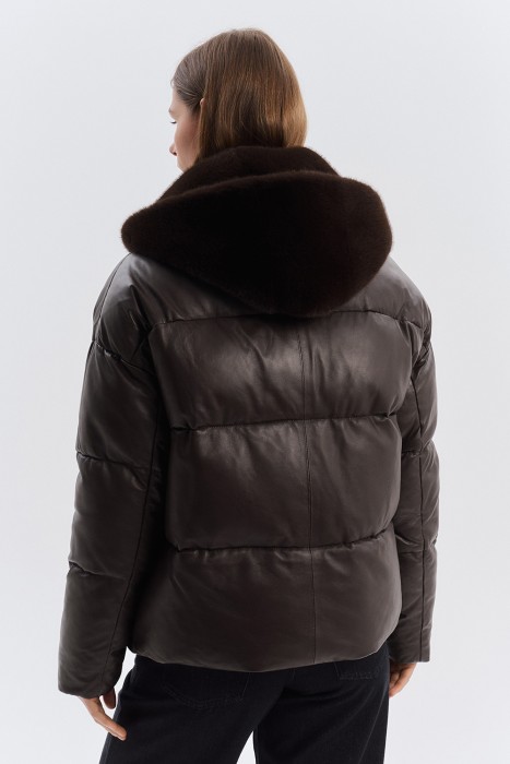 утепленная кожаная куртка с капюшоном по цене 36890 руб вид справа