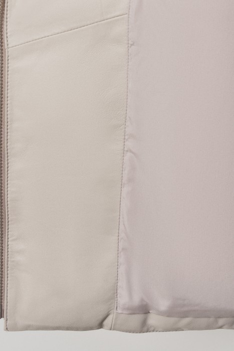 утепленная кожаная куртка с меховой отделкой из россии вид сбоку