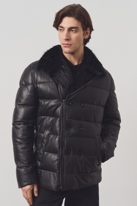 утепленная кожаная куртка с меховой отделкой от бренда снежная королева вид слева