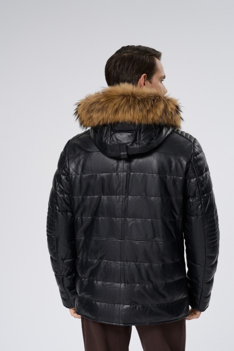 утепленная кожаная куртка с отделкой мехом енота по цене 15360 руб вид справа