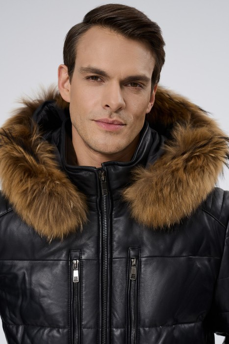 утепленная кожаная куртка с отделкой мехом енота из россии вид сбоку