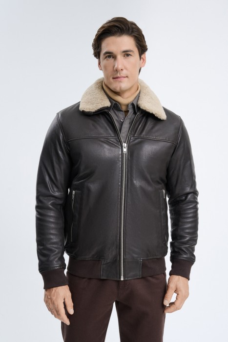 утепленная кожаная куртка с отделкой овчиной от бренда снежная королева вид слева