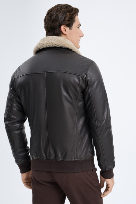 утепленная кожаная куртка с отделкой овчиной по цене 13450 руб вид справа