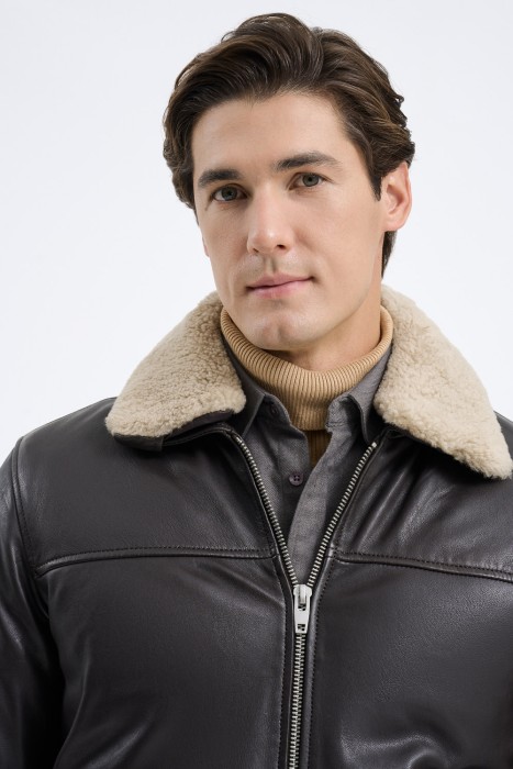 утепленная кожаная куртка с отделкой овчиной из россии вид сбоку