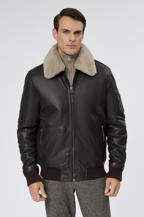утепленная кожаная куртка с отделкой овчиной 722402003 фотография