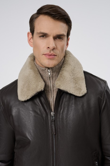 утепленная кожаная куртка с отделкой овчиной из россии вид сбоку