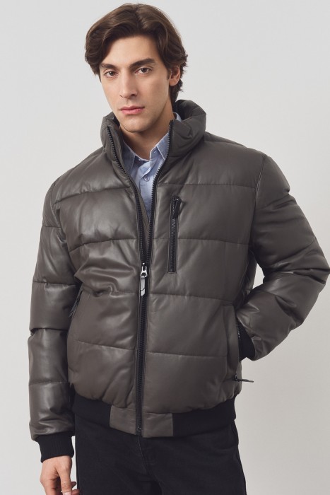 утепленная кожаная куртка по цене 10600 руб вид справа