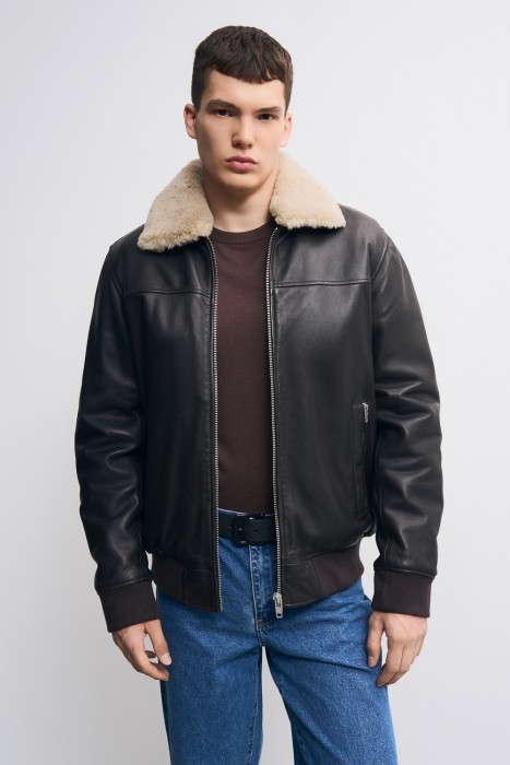 утепленная кожаная куртка от бренда снежная королева вид слева