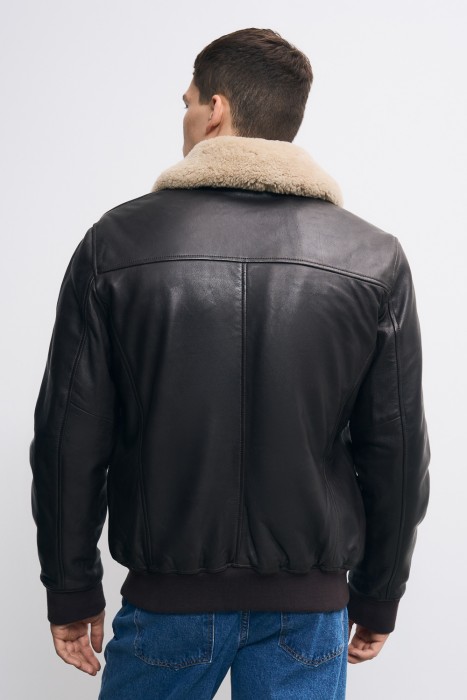 утепленная кожаная куртка по цене 13450 руб вид справа