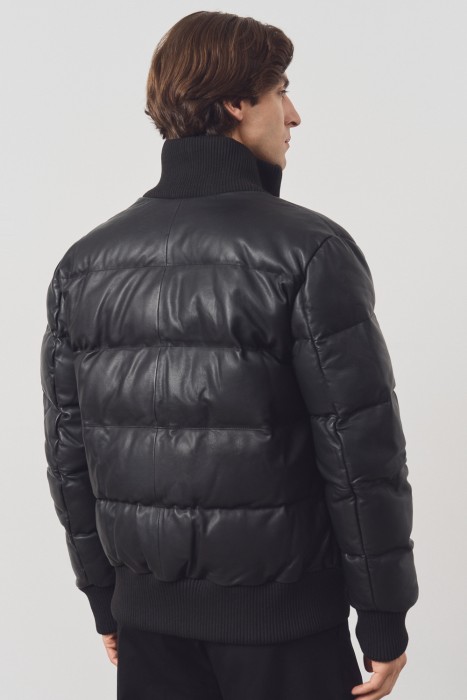 утепленная кожаная куртка по цене 9370 руб вид справа