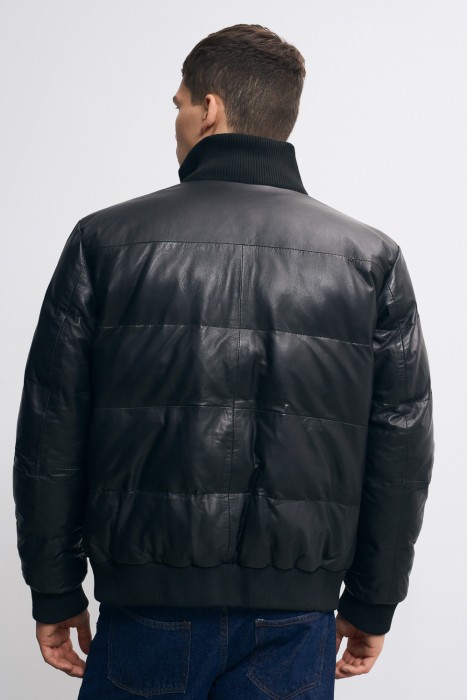 утепленная кожаная куртка по цене 10600 руб вид справа