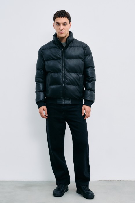 утепленная кожаная куртка от бренда снежная королева вид слева