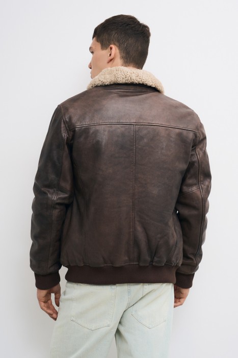 утепленная кожаная куртка по цене 13860 руб вид справа