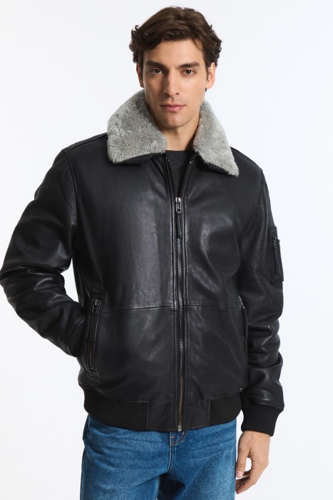 утепленная кожаная куртка от бренда снежная королева вид слева