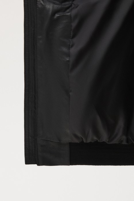 утепленная кожаная куртка от бренда снежная королева вид слева