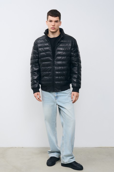 утепленная кожаная куртка от бренда снежная королева вид слева