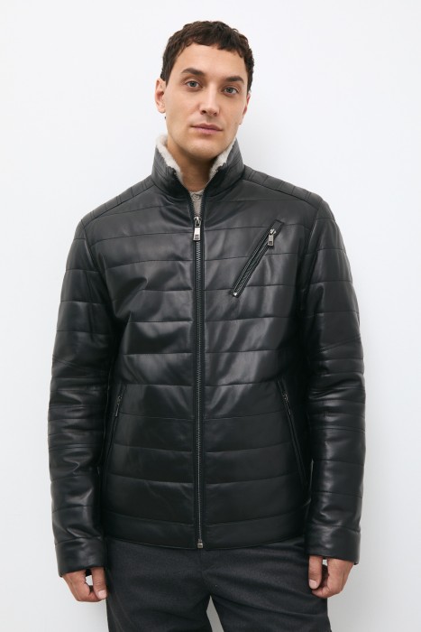 утепленная кожаная куртка от бренда снежная королева вид слева