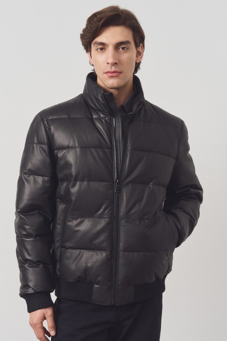 утепленная кожаная куртка от бренда снежная королева вид слева