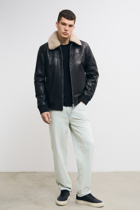 утепленная кожаная куртка от бренда снежная королева вид слева