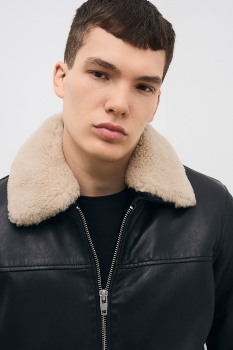 утепленная кожаная куртка из россии вид сбоку