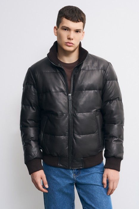 утепленная кожаная куртка от бренда снежная королева вид слева