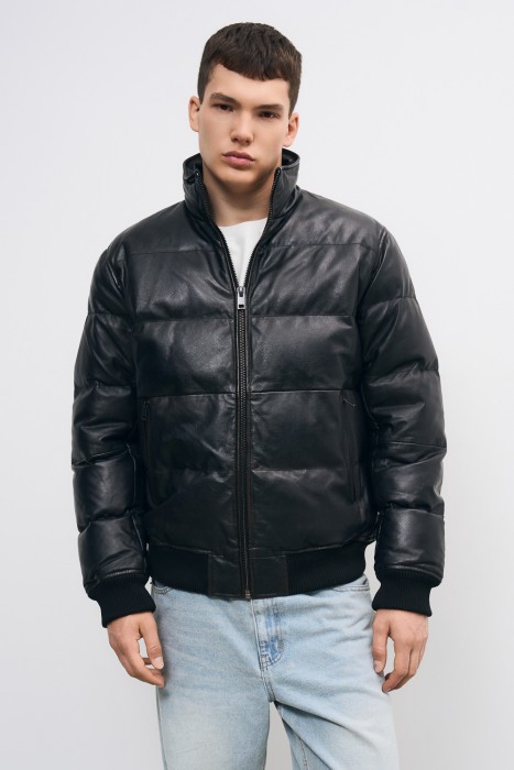 утепленная кожаная куртка от бренда снежная королева вид слева