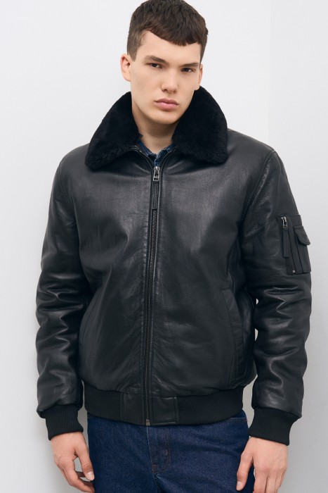 утепленная кожаная куртка от бренда снежная королева вид слева