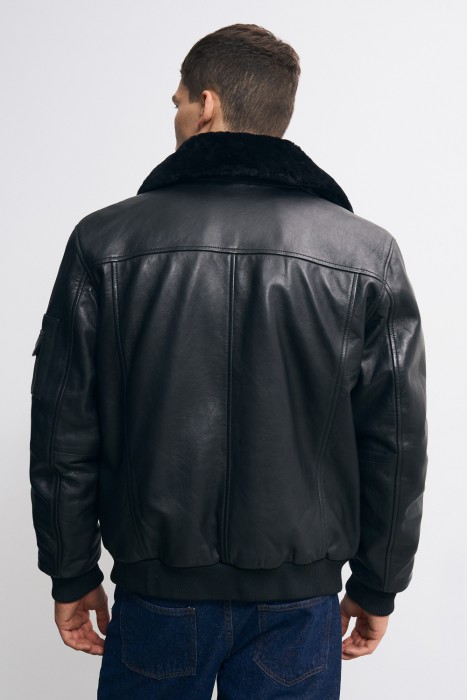 утепленная кожаная куртка по цене 11410 руб вид справа