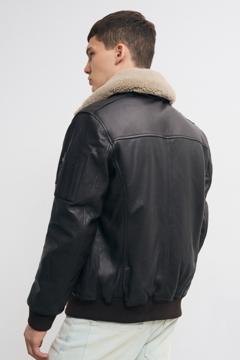 утепленная кожаная куртка по цене 13450 руб вид справа